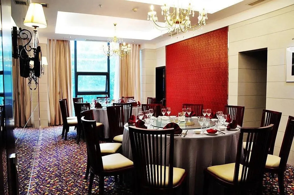 Xiuquanyingyue Hot Spring Garden Hotel