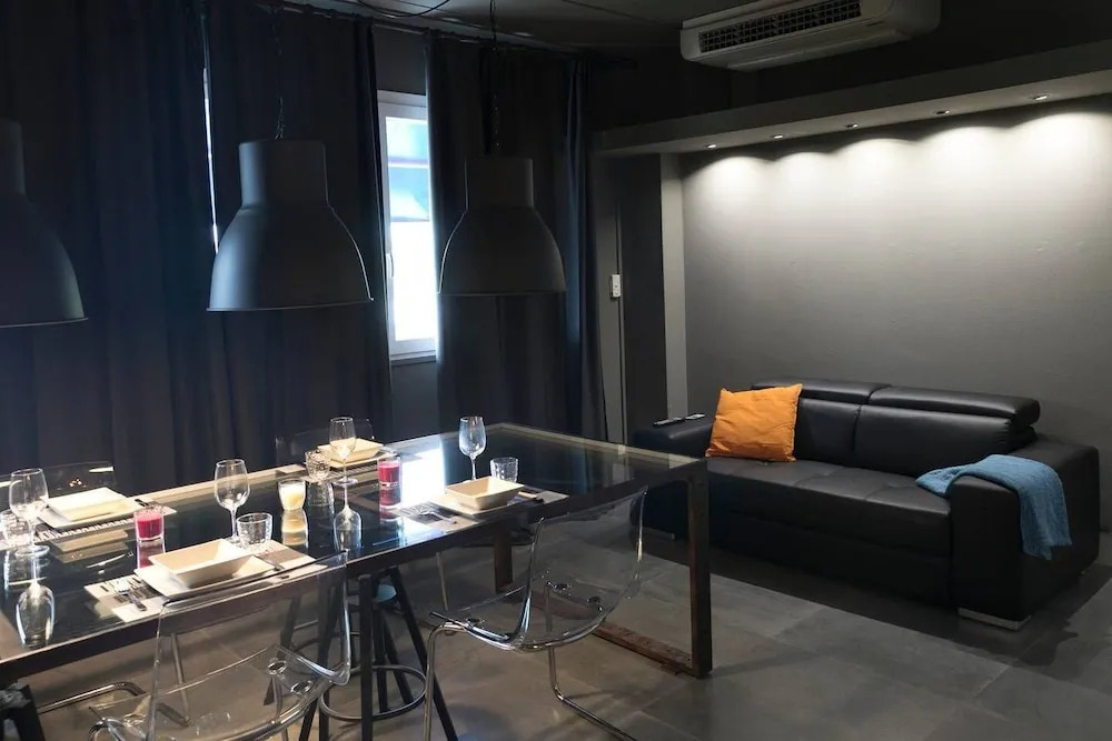 Altido Black Apartment
