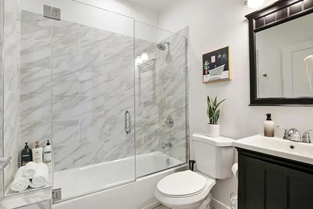 Luxe 1BR Apt - Lake 204 rep