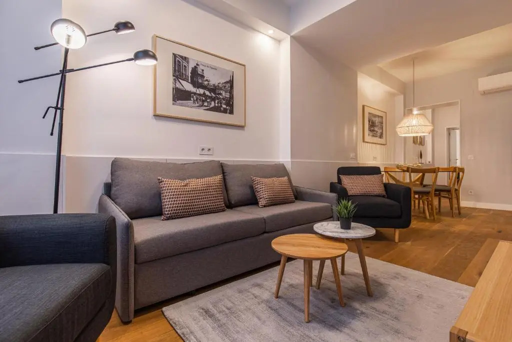 Upscale & Modern 2BDR Apartment