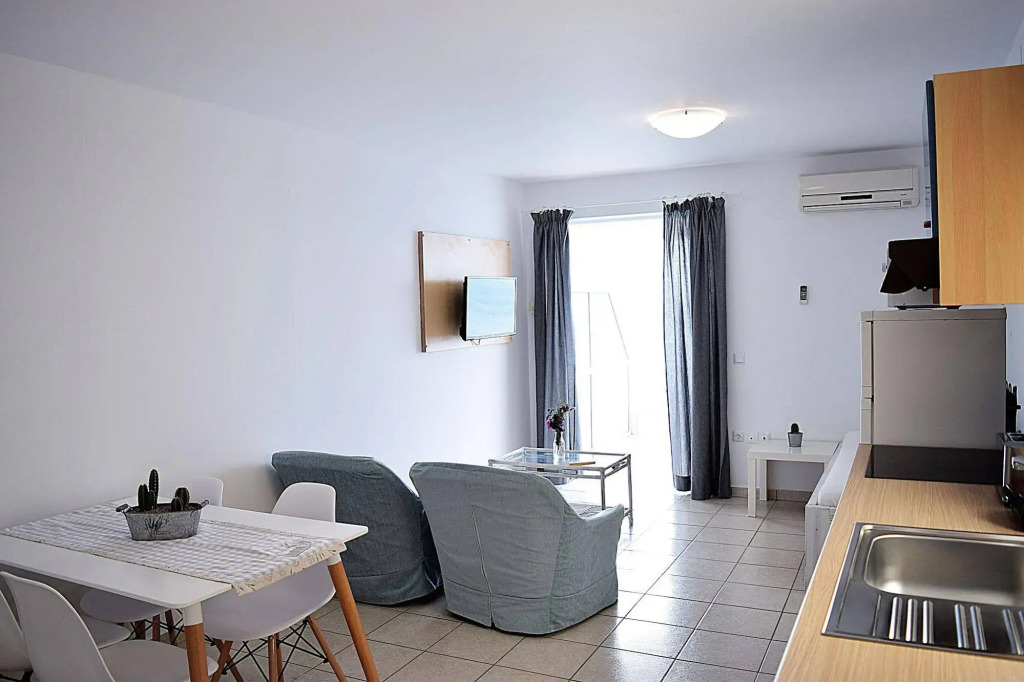 Meli Apartments & Villas