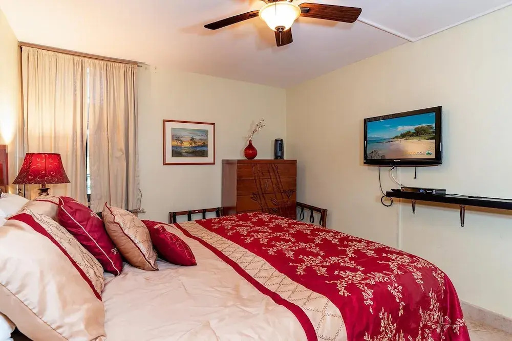 Kamaole Sands 2-204 - Dramatic Ocean and Courtyard Views, 1bd / 2ba, AC, Wi-fi