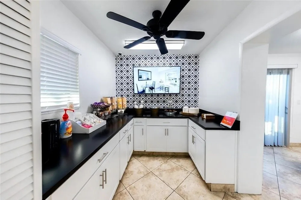 102 -Fully Furnished 1BR Suite-Prime Location! by RedAwning
