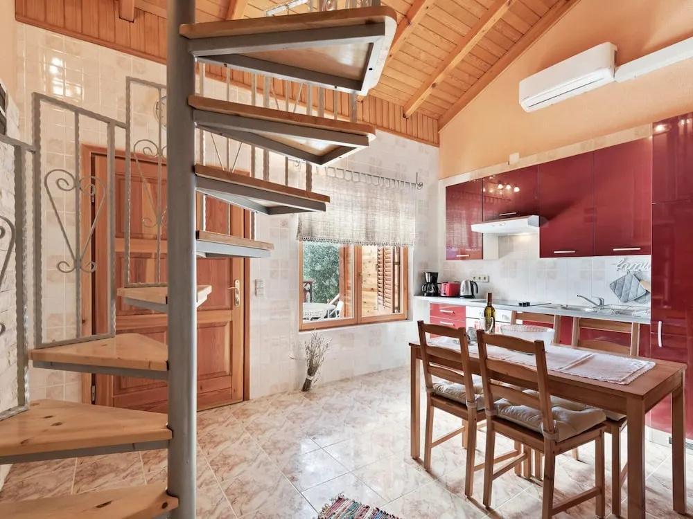 Pleasant Holiday Home in Polača with Swimming Pool