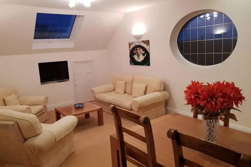 Large 2 ensuite bedroom flat with lovely views