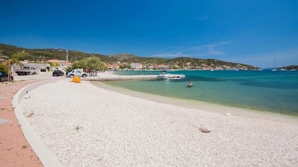 3 - Modern Apartment With Garden, 80m From Beach