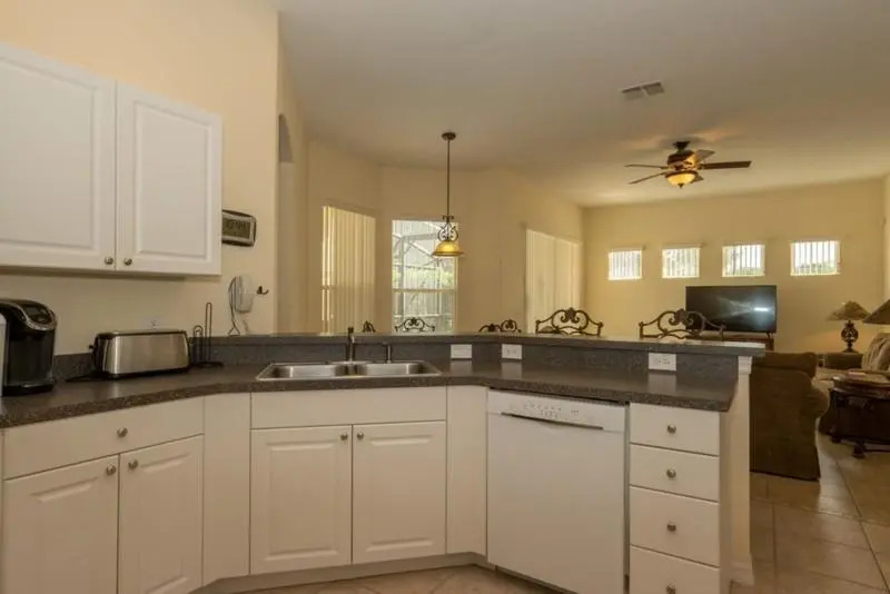 805 Tuscan Hills Blvd 5 Bedrooms, +3 Bathrooms