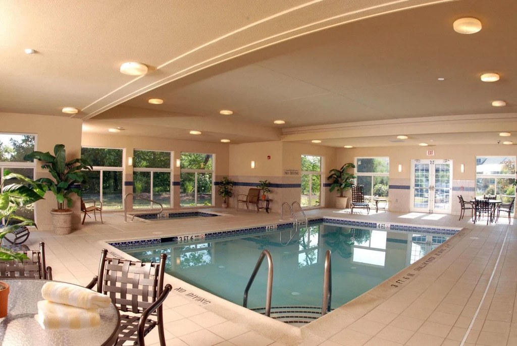 Country Inn & Suites by Radisson, Lewisburg, PA