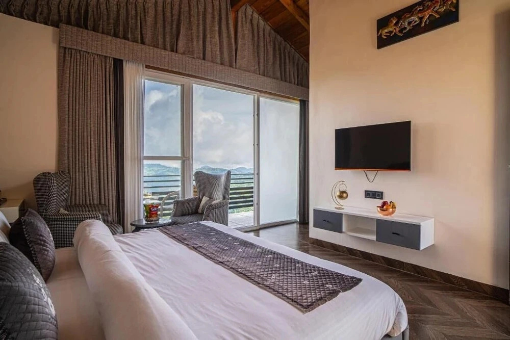 Alaya Stays Trios Top Apartment