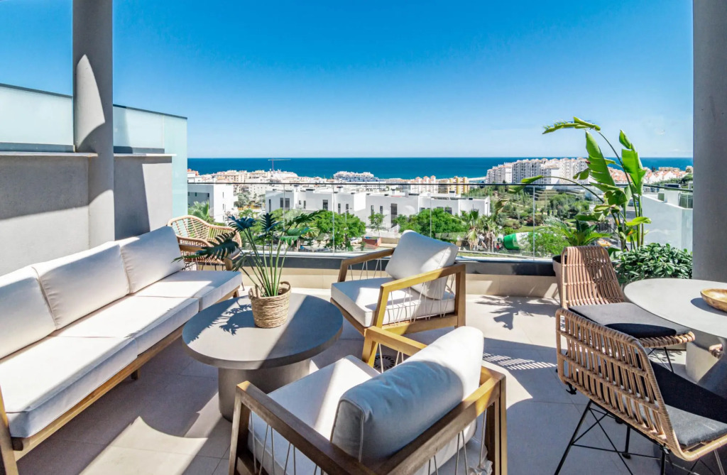 LME92B - Top class flat in Estepona, near beach