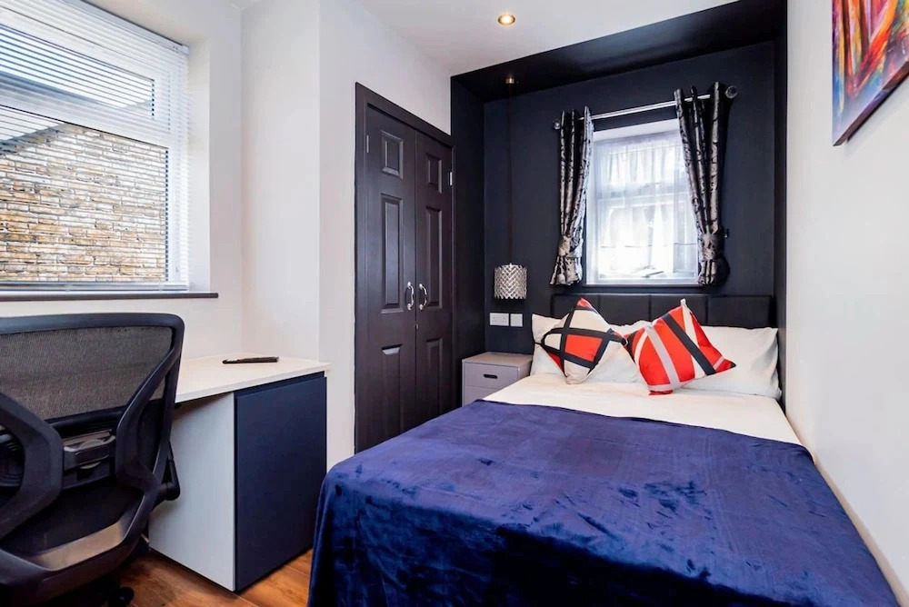 London Heathrow Airport 6 Bedroom Ensuite