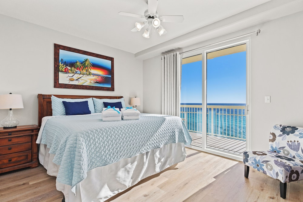 Splash, Relax & Repeat at Dolphin View Retreat! Beachfront! Sleeps 9!