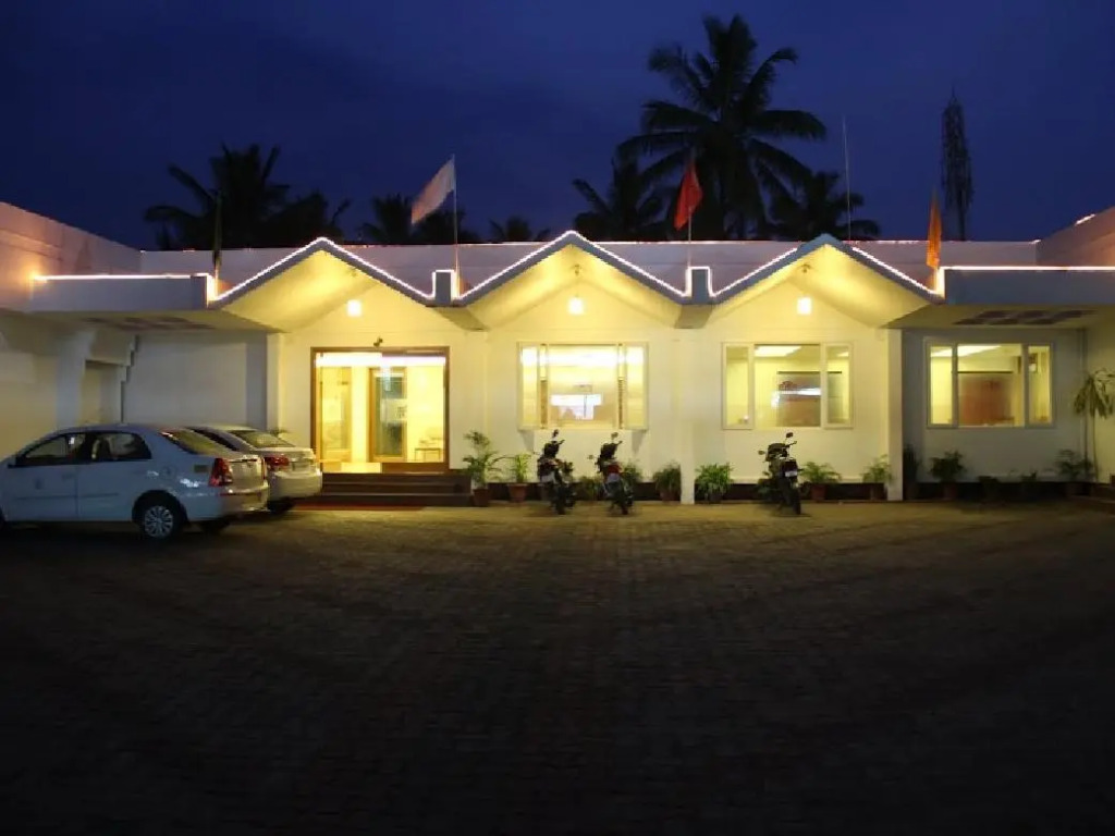 Issacs The Resort