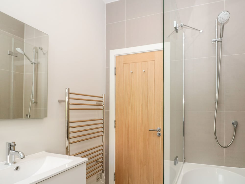 2 The Manor House, Hillfield Village