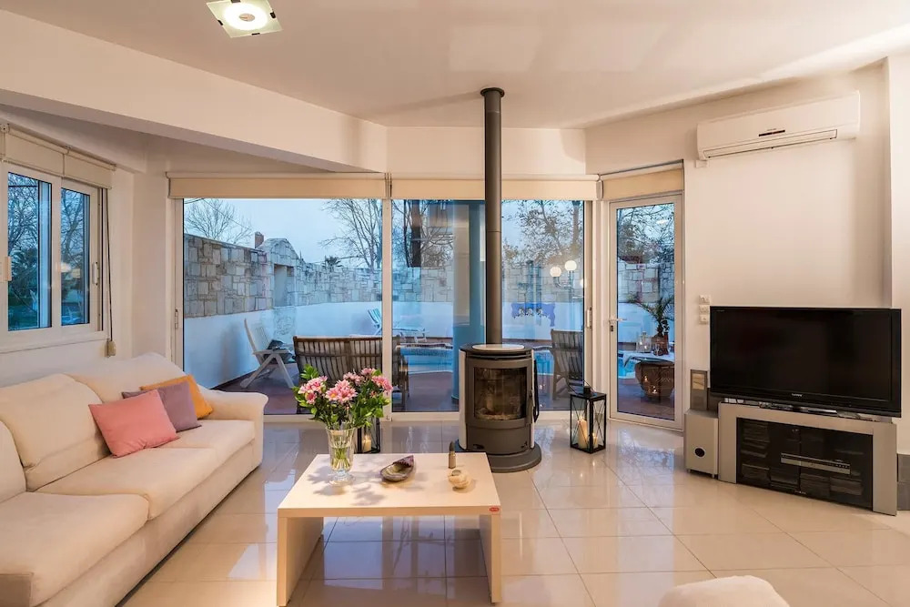 Villa Joy Mare - Seaside Escape with Private Pool