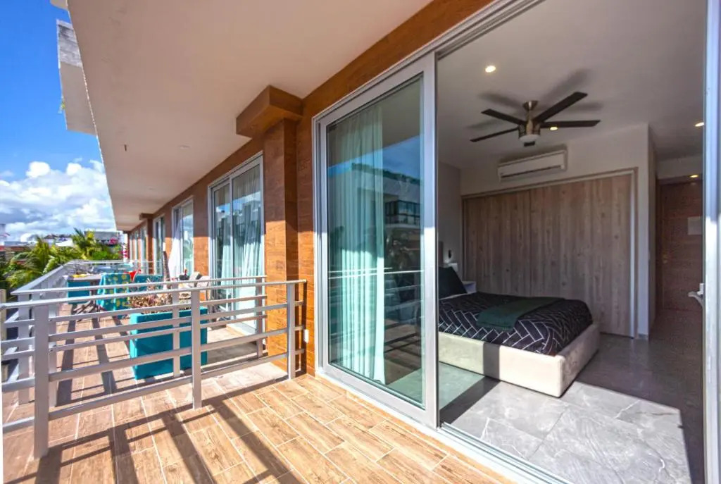 CHIC 2 Bdr GALLERY CONDOS near 5th avenue & BEACH