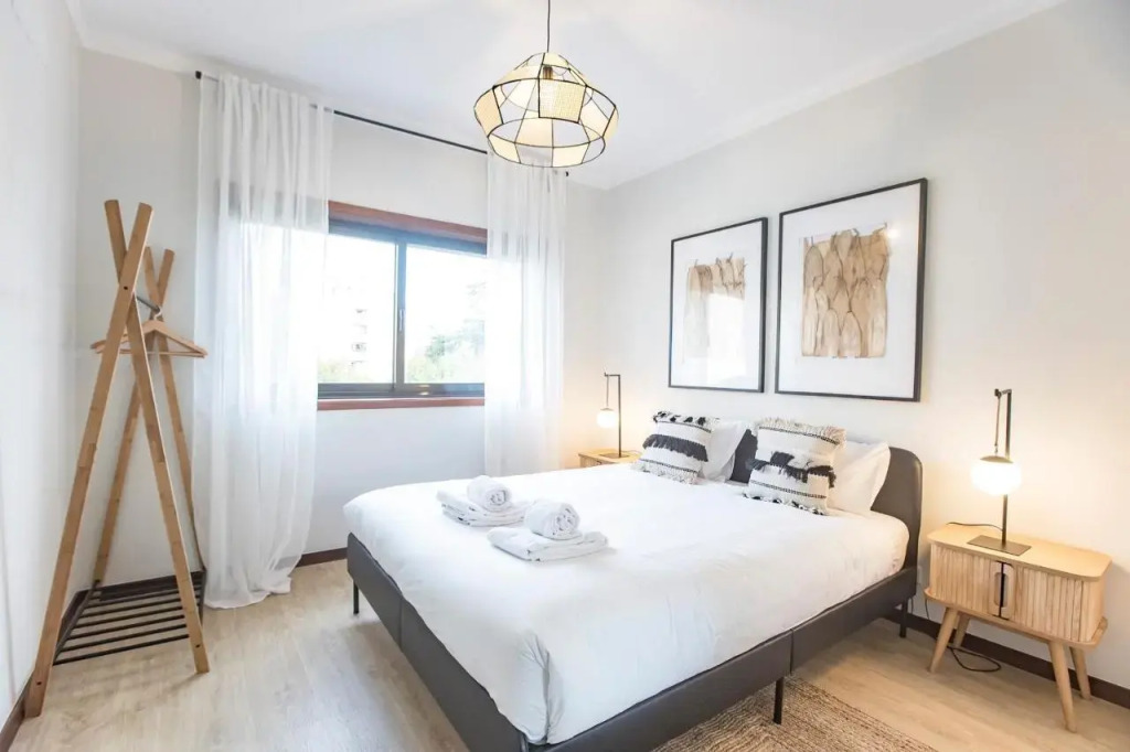 2BR Flat in Bonfim w/ AC & Balcony by LovelyStay