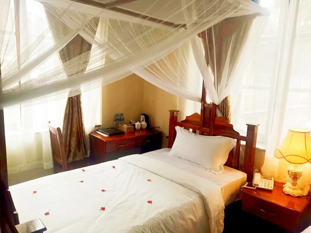Red Sun Hotel