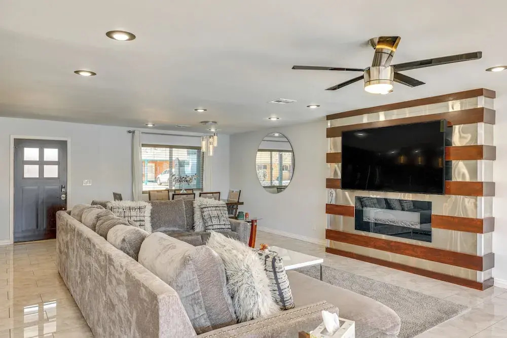2 Mi to Golf: Poolside Paradise in Scottsdale!