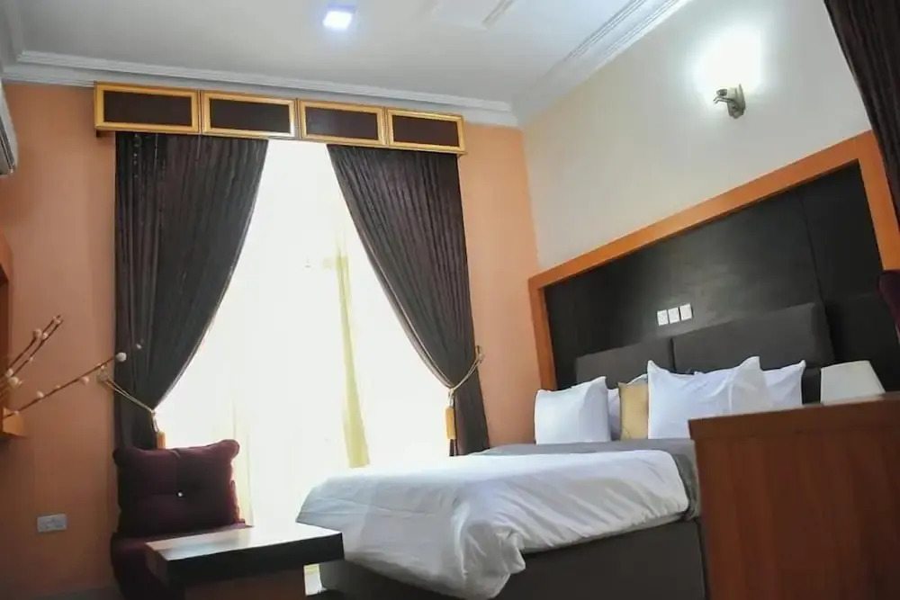 G- throne Hotel and Suites