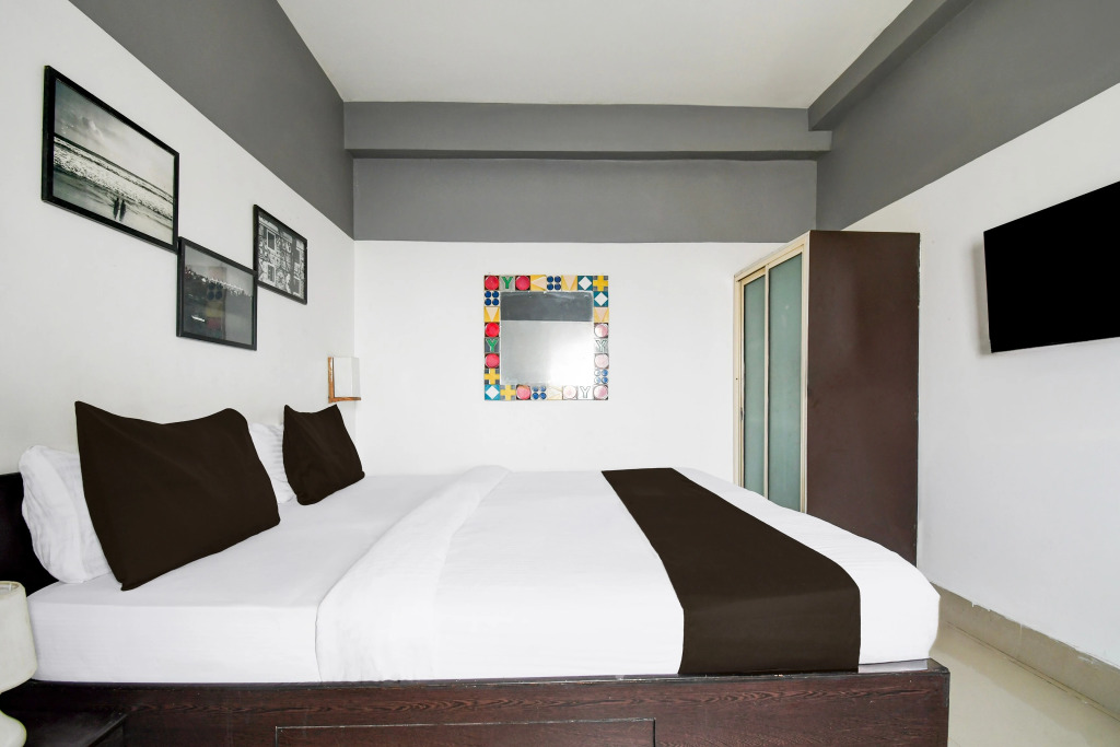Super Hotel O Swaranpuri Near KIIT Square