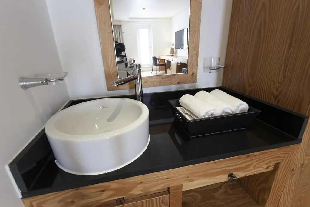 Liv Life Hotel