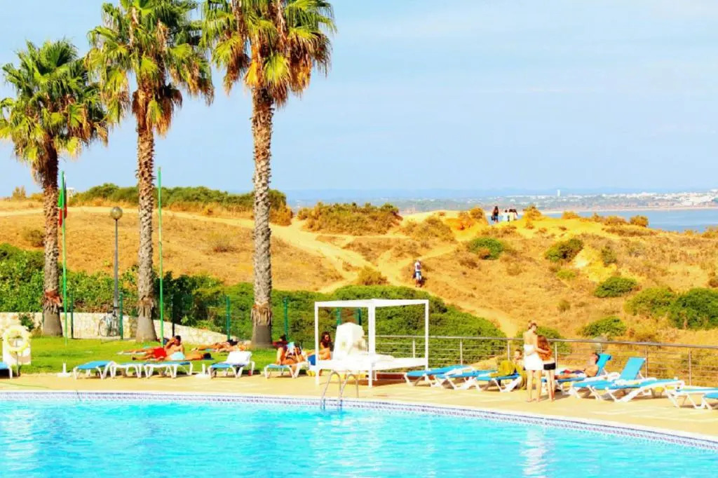 WOW View with Terrace and WiFi, 100m to Beach, 10 min to City
