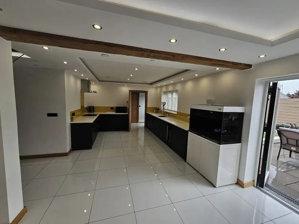 Modern, Large 4-bed Property Sleeps 10 in Abergele