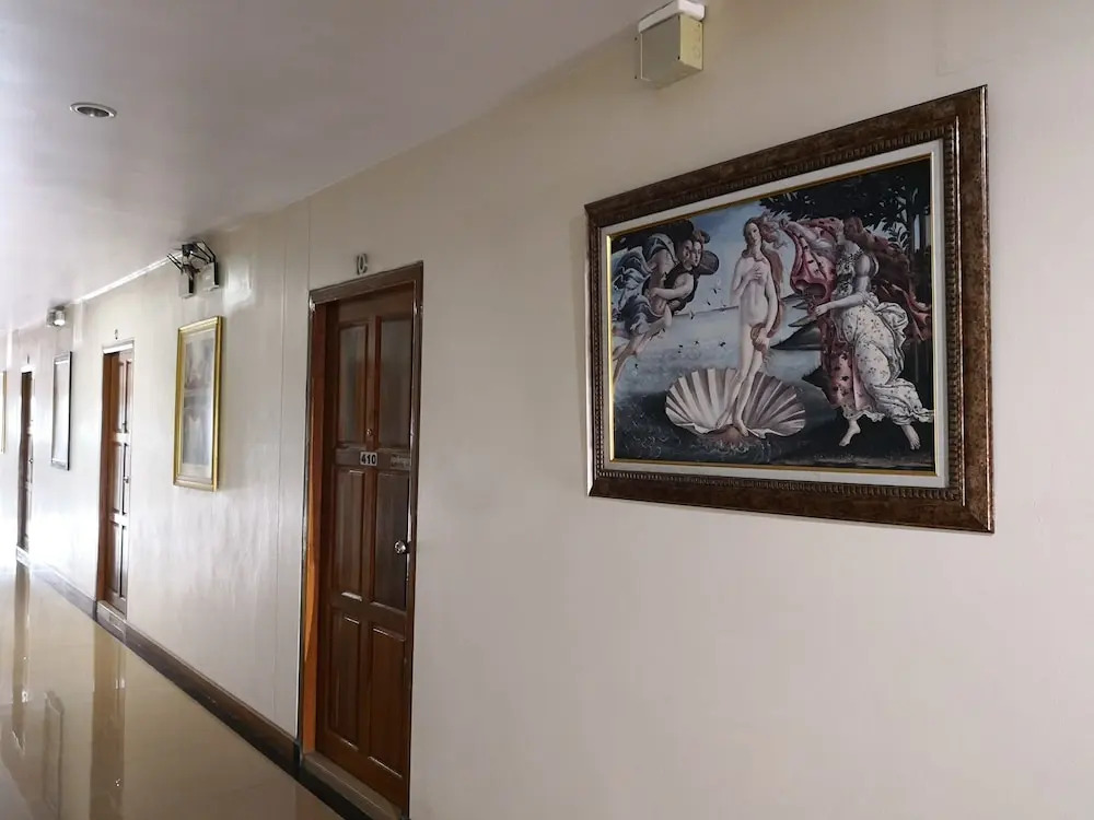 Phadaeng Hotel