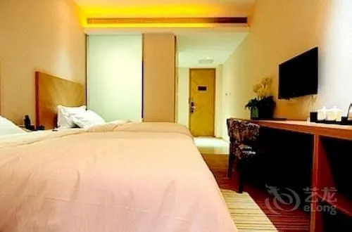 Wuhan Yuntai 6 Plus 1 Hotel