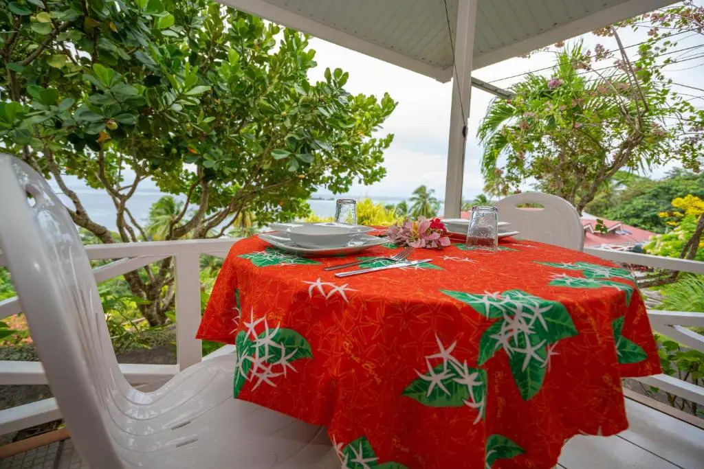 Bora Bora Holiday's Lodge and Villa