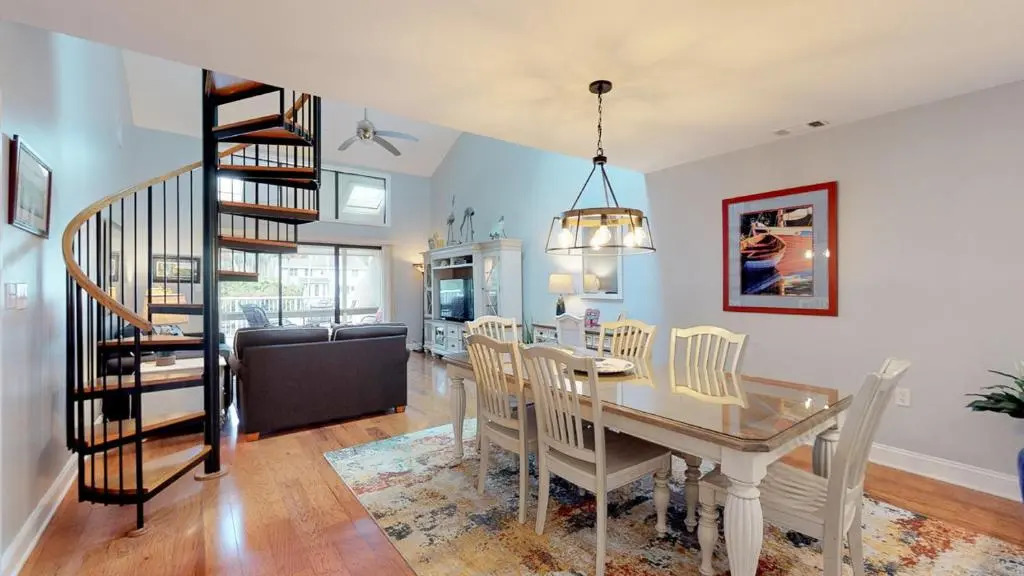 495 Captains Cove