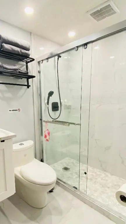Cozy basement suite-溫馨小屋 designated parking