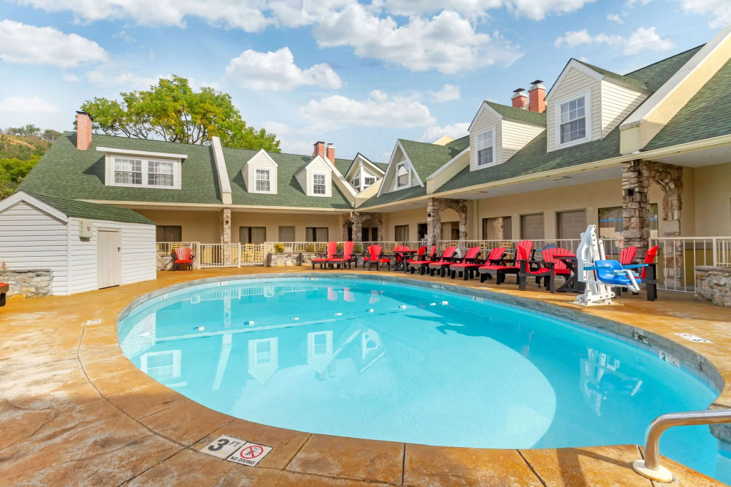 Econo Lodge Inn & Suites Gatlinburg at the Convention Center