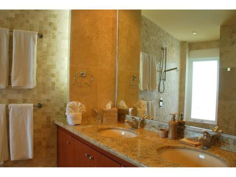 Isla Mujeres Style Spacious Oceanfront 3bd 2bth Villa Private Beach Outdoor Pool TOP AMENITIES