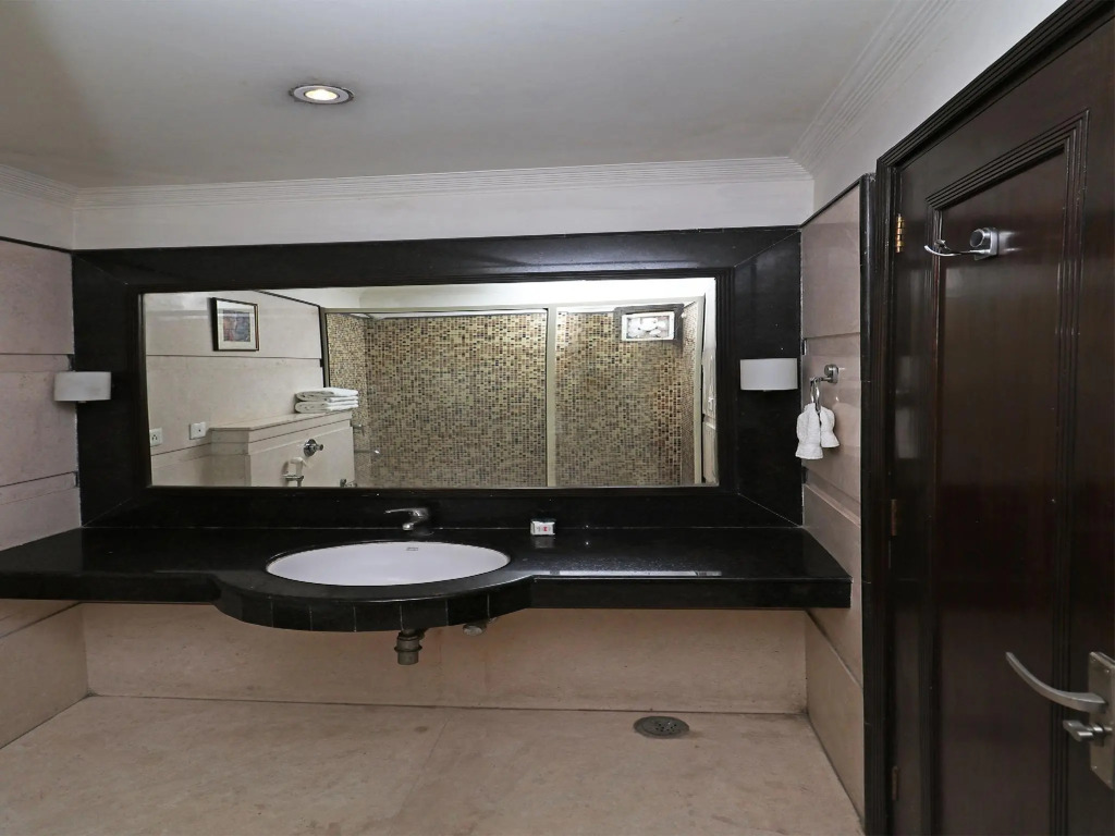 OYO 12789 Hotel Aaron Castle