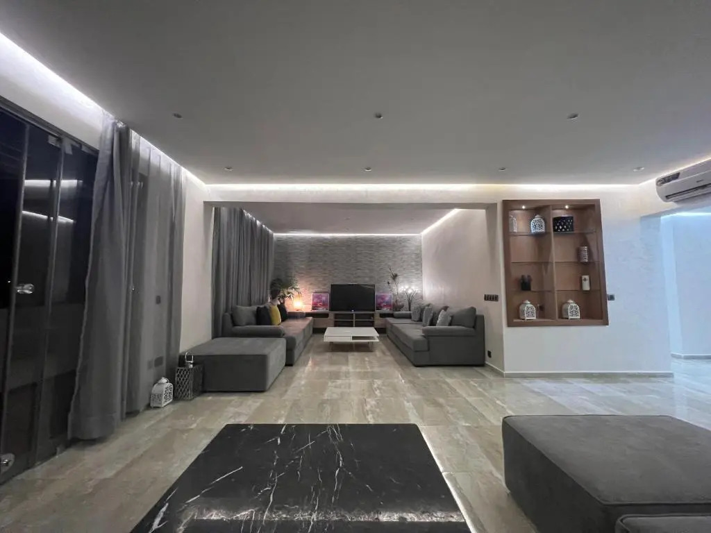 5* BRAND NEW 3 bed apartment in HOTSPOT location