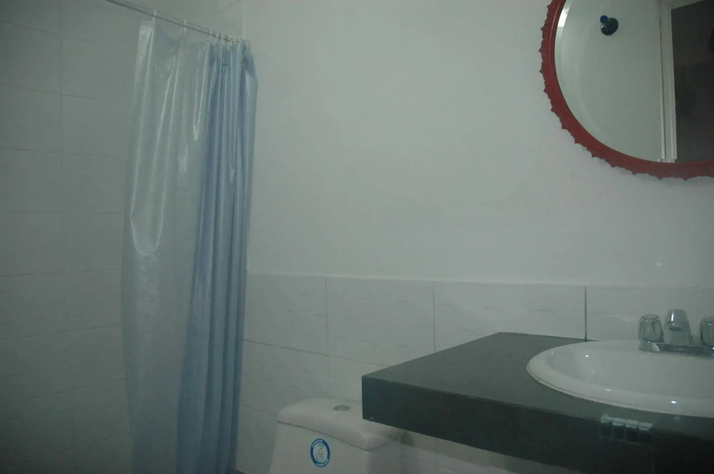 Red Llama Eco-Hostel