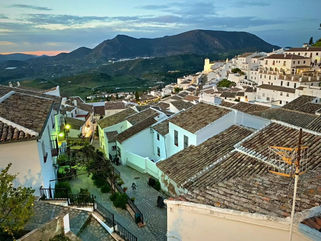 Casa rural familiar en el pueblo de Zahara de la Sierra
