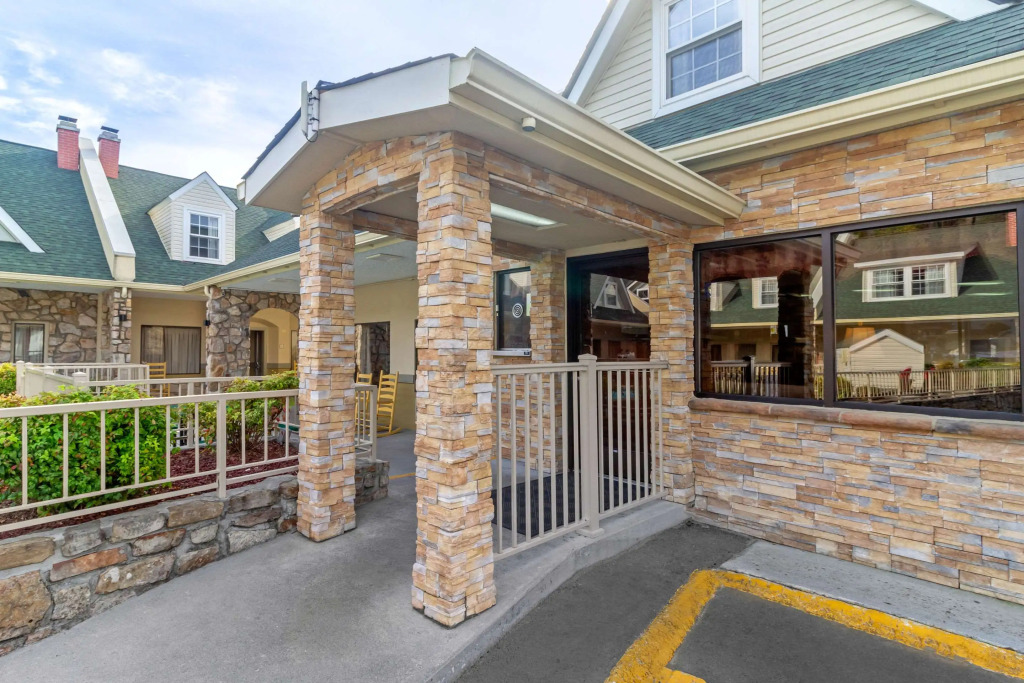 Econo Lodge Inn & Suites Gatlinburg at the Convention Center