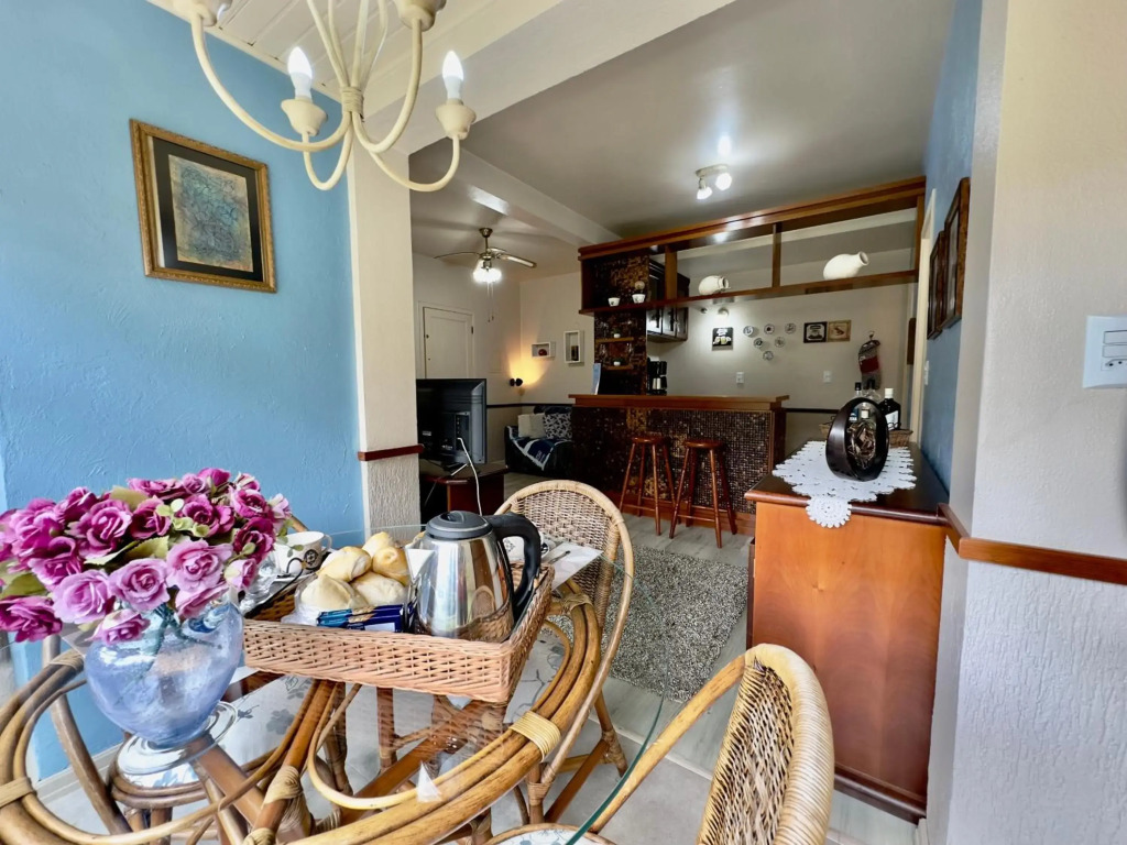 Apartamento Belo Jardim! Com LAREIRA 500 metros do LAGONEGRO, VISTA para Jardim em CONDOMINIO FECHAD0 com GARAGEM e Wi-Fi e PETFRIENDLY