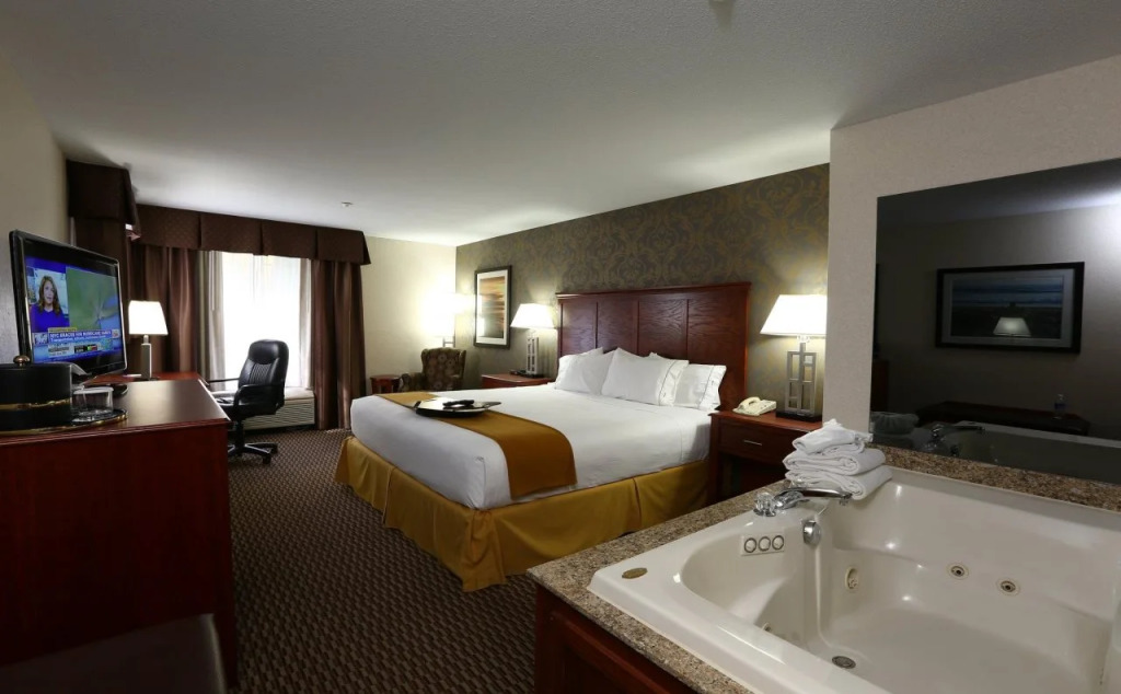 Holiday Inn Express Holland by IHG