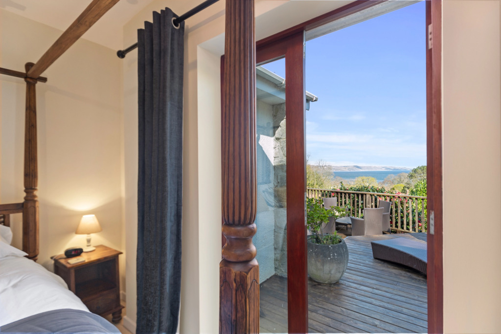 Glendale Cottage - Sea Views, Beach Access, Hot Tub