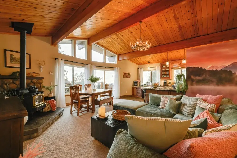 Hot Tub + Scenic Views: Luxury Twain Harte Cabin