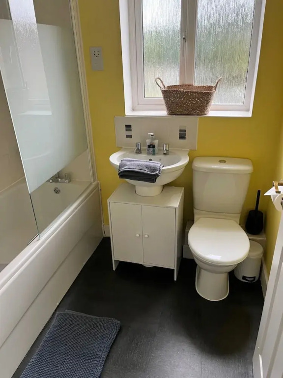 Trowbridge House, Long Stay Disc, Parking, Wifi