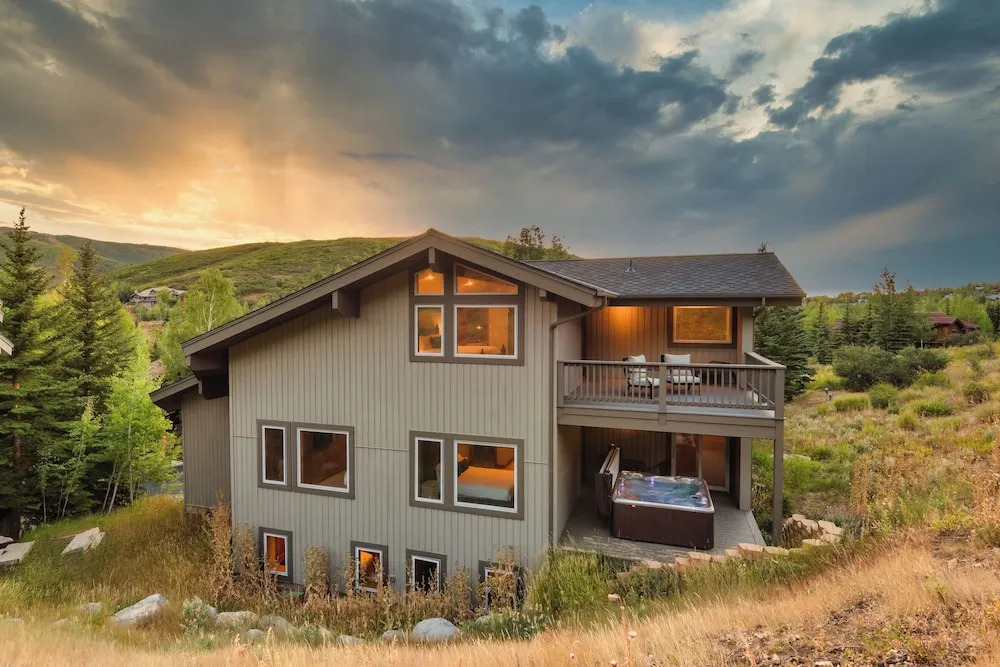 Sleeps 16! Modern Mountain Escape w/ Hot Tub Mason by Avantstay