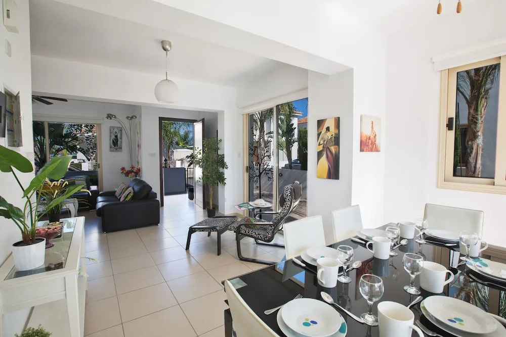 Villa Megan,modern 3bdr Villa,close To The Beach