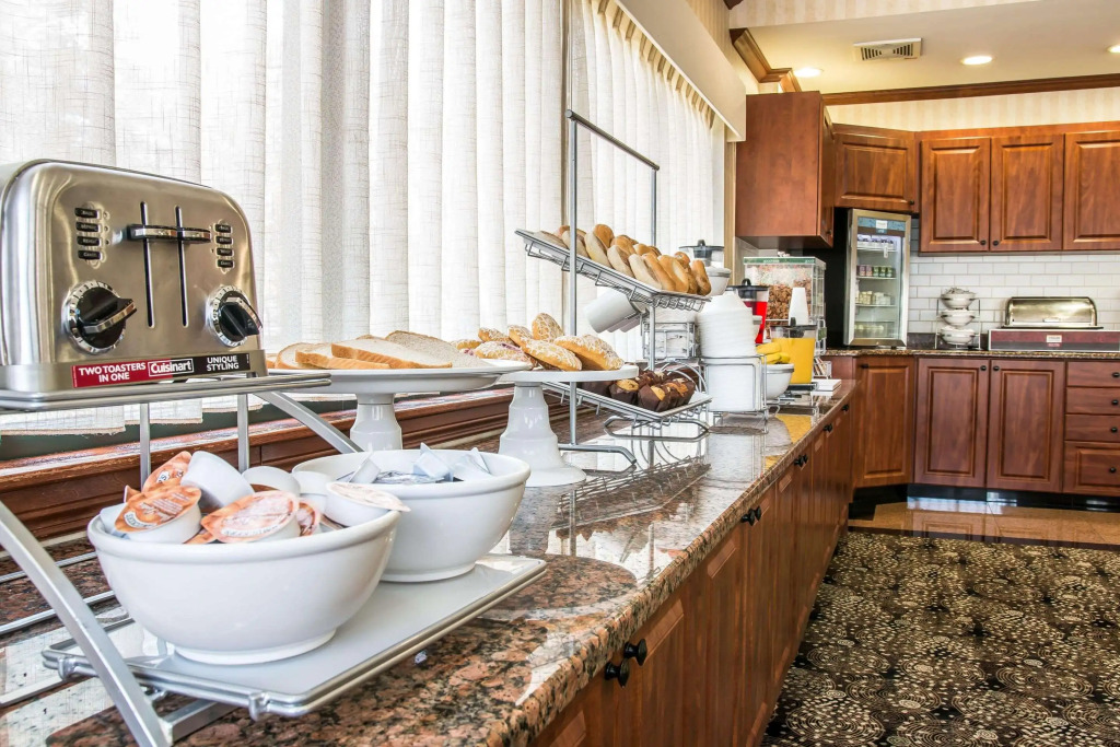 Comfort Suites Canton - Detroit