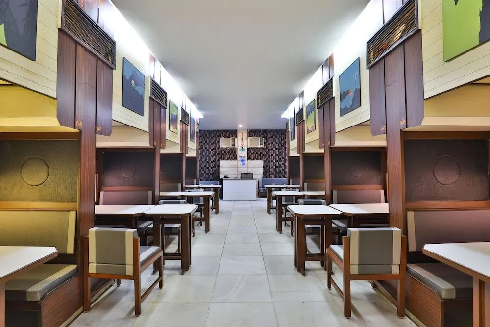 OYO 28667 Hotel Moti Mahal