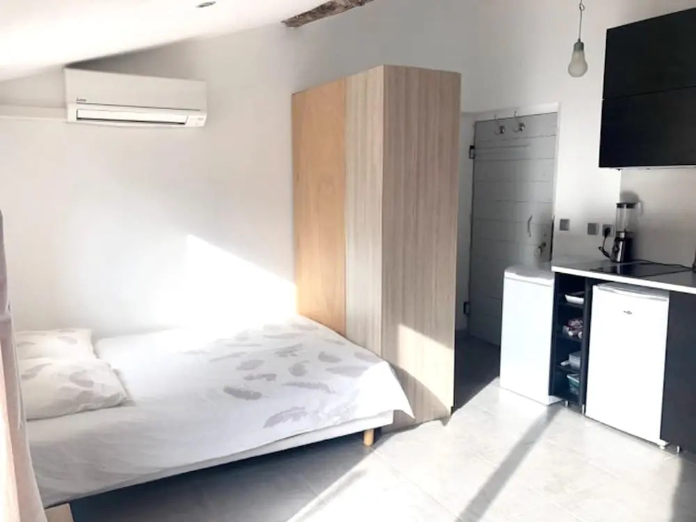 Studio in Aix-En-Provence, with Wonderful City View, Furnished Terrace And Wifi